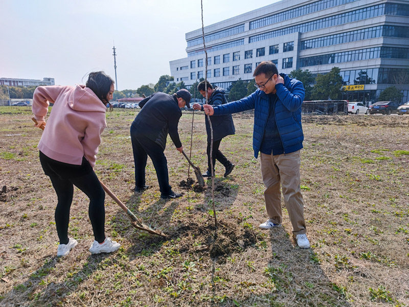 志愿学雷锋 植树美环境 ——浦软昆山支部开展主题党...